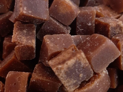 قند قهوهای طعم زنجبیلی