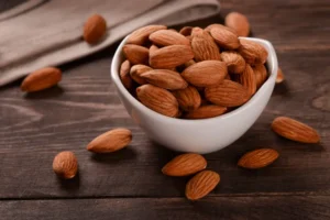 ماده غذایی برای افزایش طبیعی دریافت ویتامین E 5 بادام