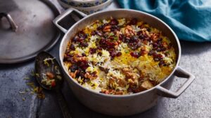 هل در چه غذاهایی استفاده میشود؟ راهنمای کاربرد هل در چای، برنج و شیرینی 2 cardamom-uses-in-food
